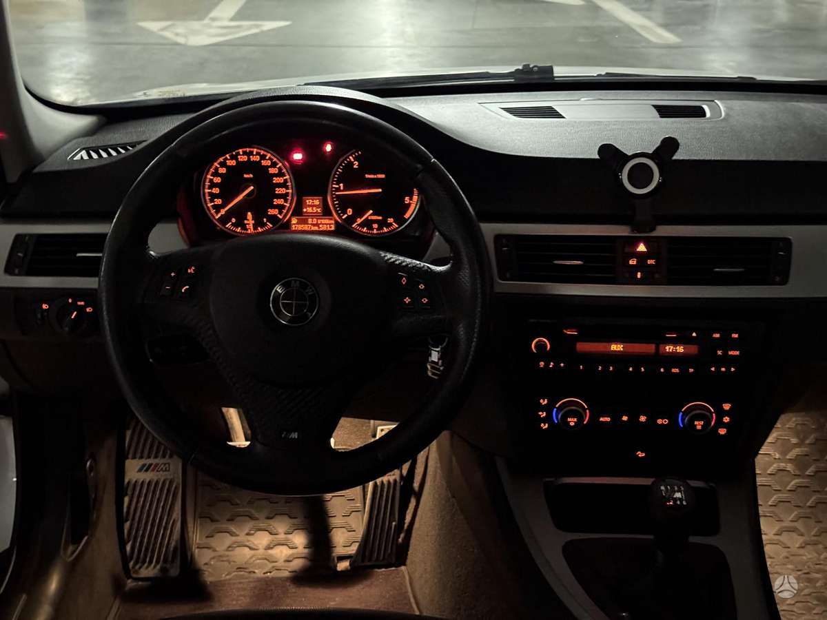 BMW 330, 3.0 l., Седан