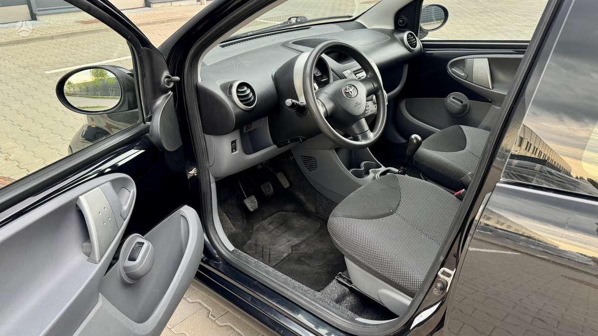 Toyota Aygo, 1.0 l., hatchback