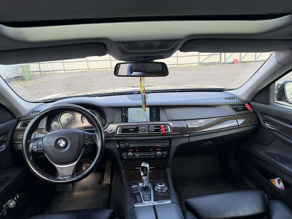 BMW 730, 3.0 l., Седан