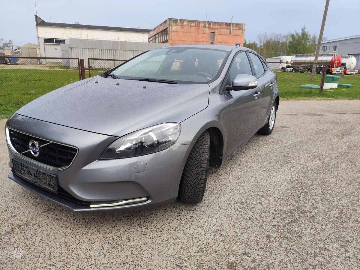 Volvo V40, 1.6 l., hatchback