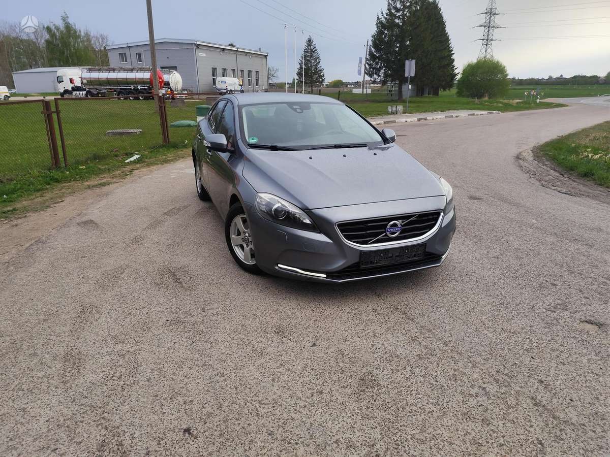 Volvo V40, 1.6 l., hatchback
