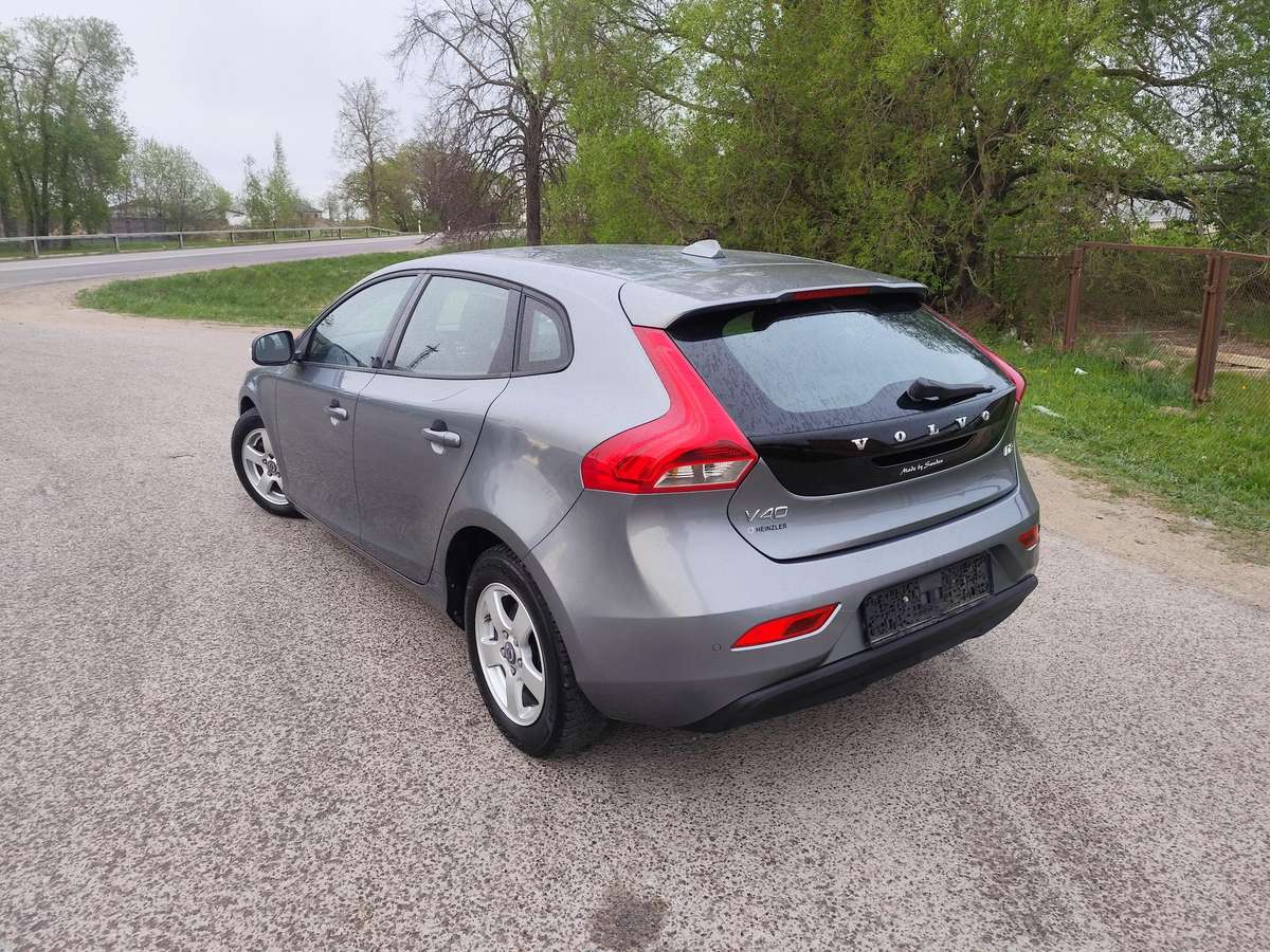 Volvo V40, 1.6 l., hatchback