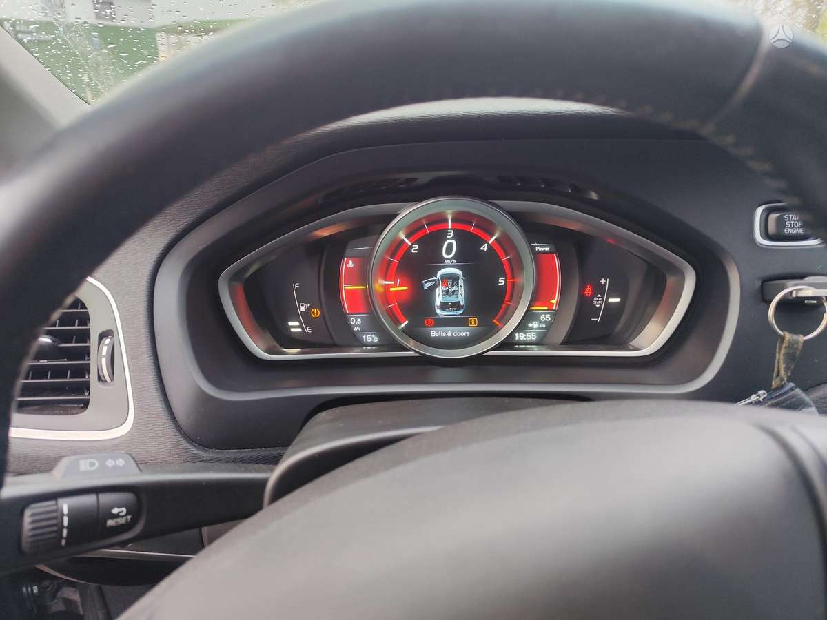 Volvo V40, 1.6 l., hatchback