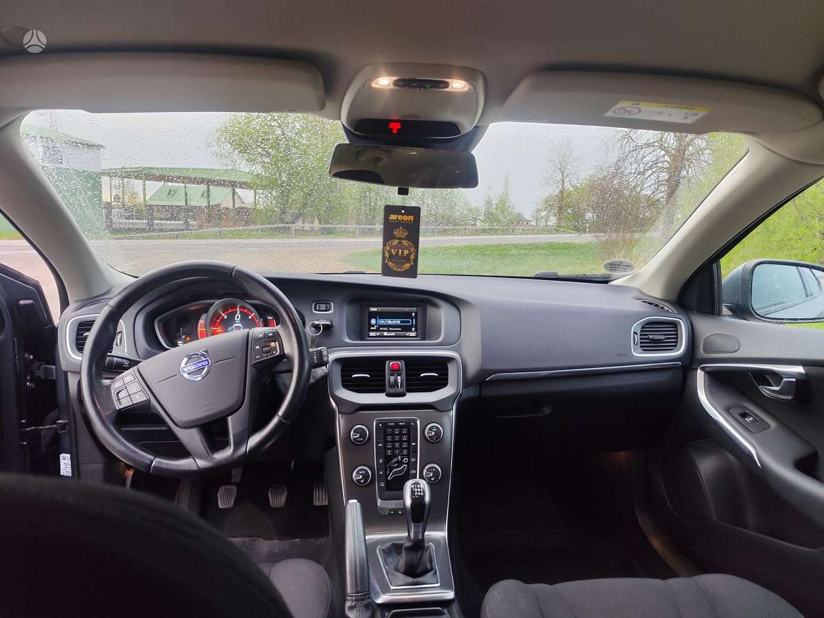 Volvo V40, 1.6 l., hatchback