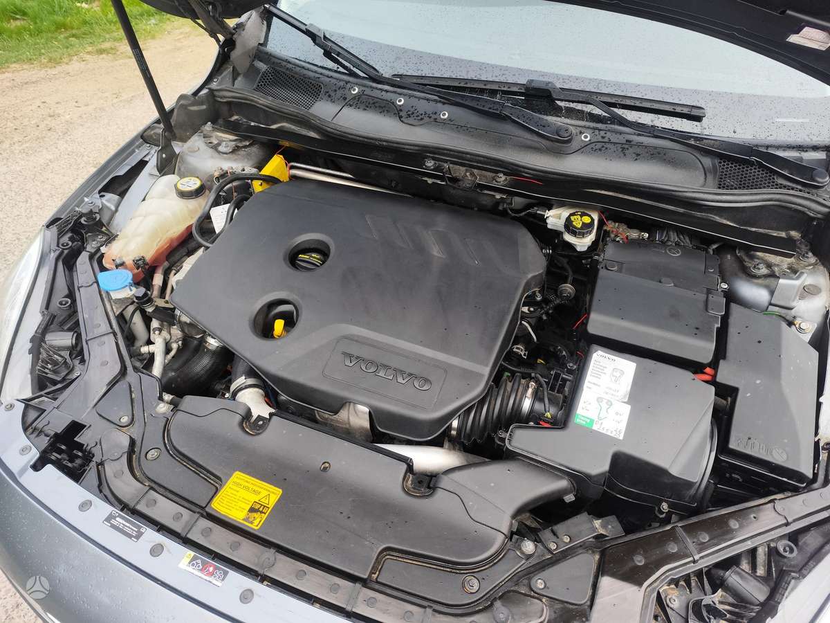Volvo V40, 1.6 l., hatchback