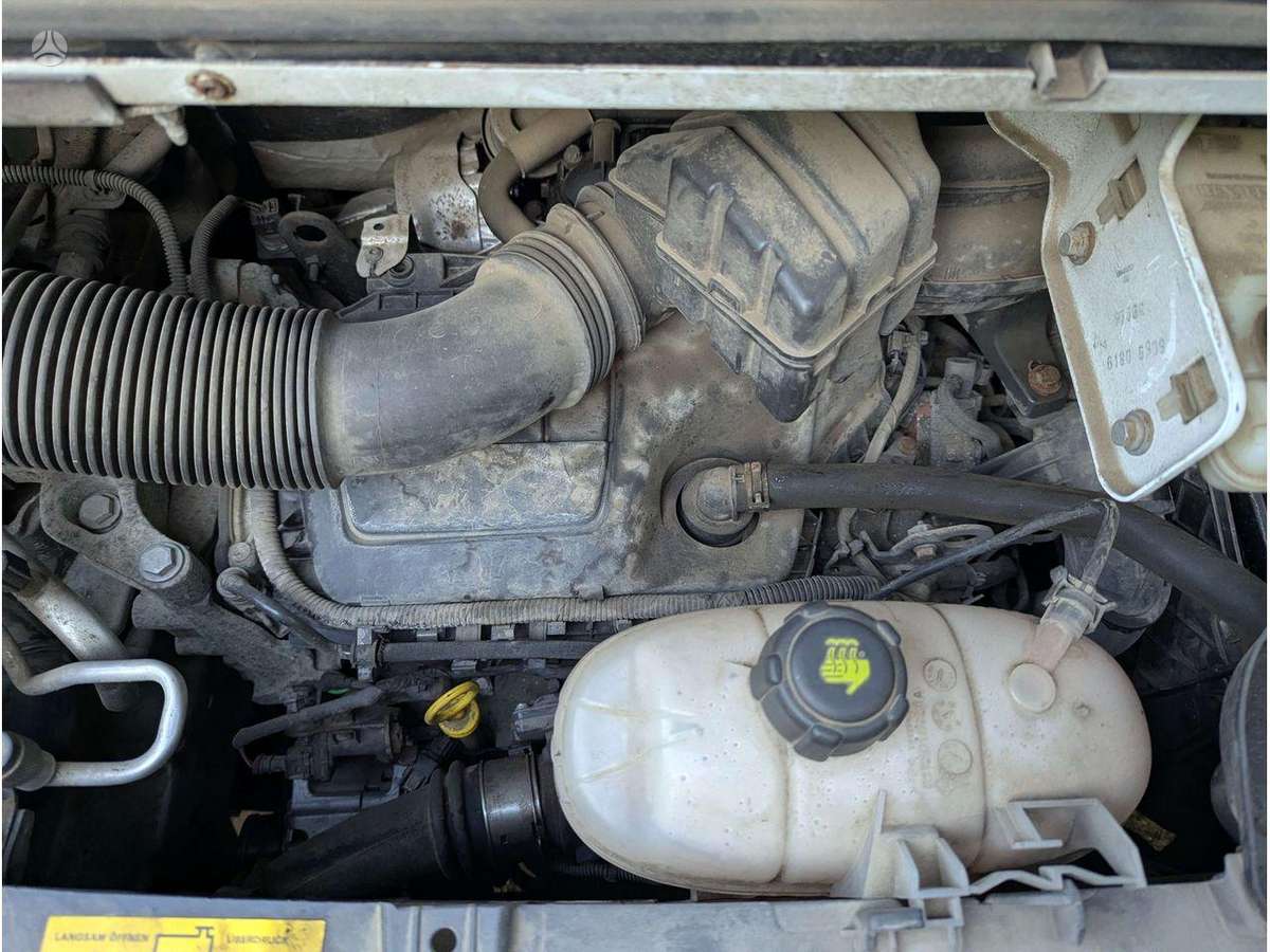 Opel Vivaro engine