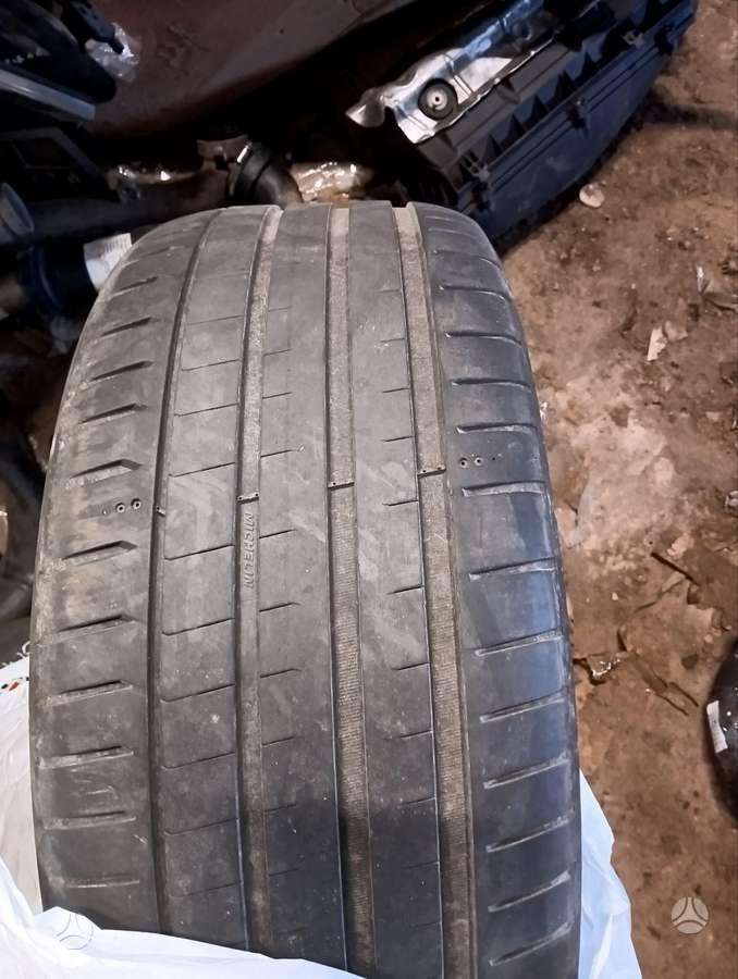 Pirelli, summer 275/40 R22