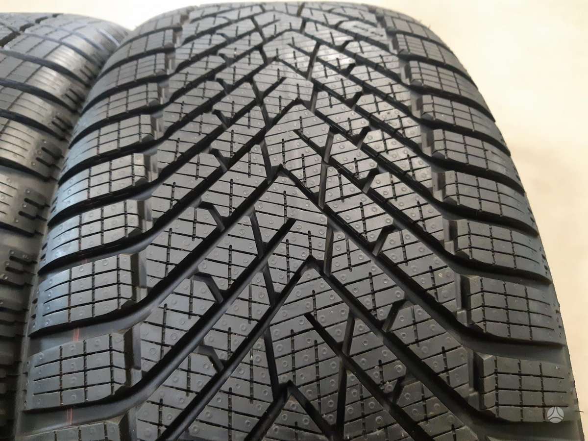 Pirelli 2025m Scrp. Winter 2 85%, žieminės 285/35 R23