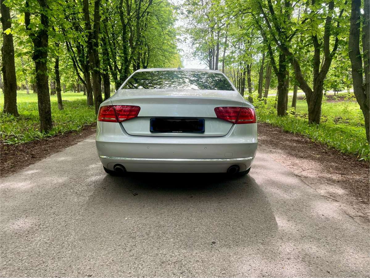 Audi A8, 4.1 l., sedanas