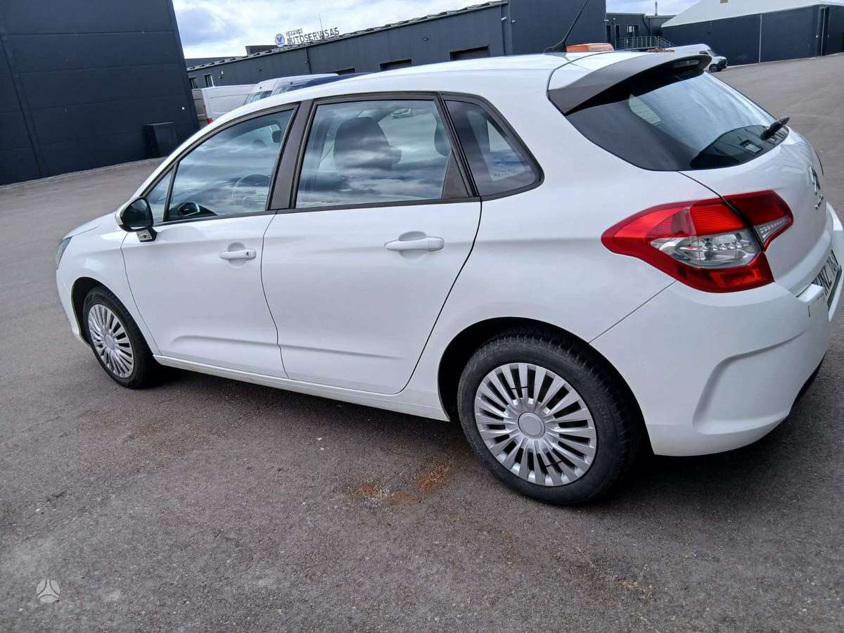 Citroen C4, 1.6 l., hatchback