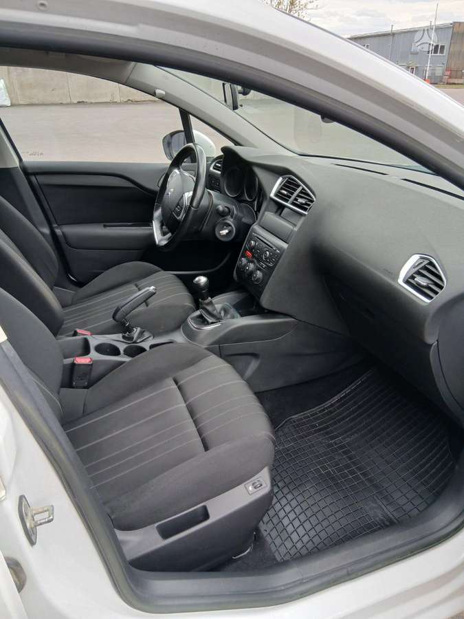 Citroen C4, 1.6 l., hatchback