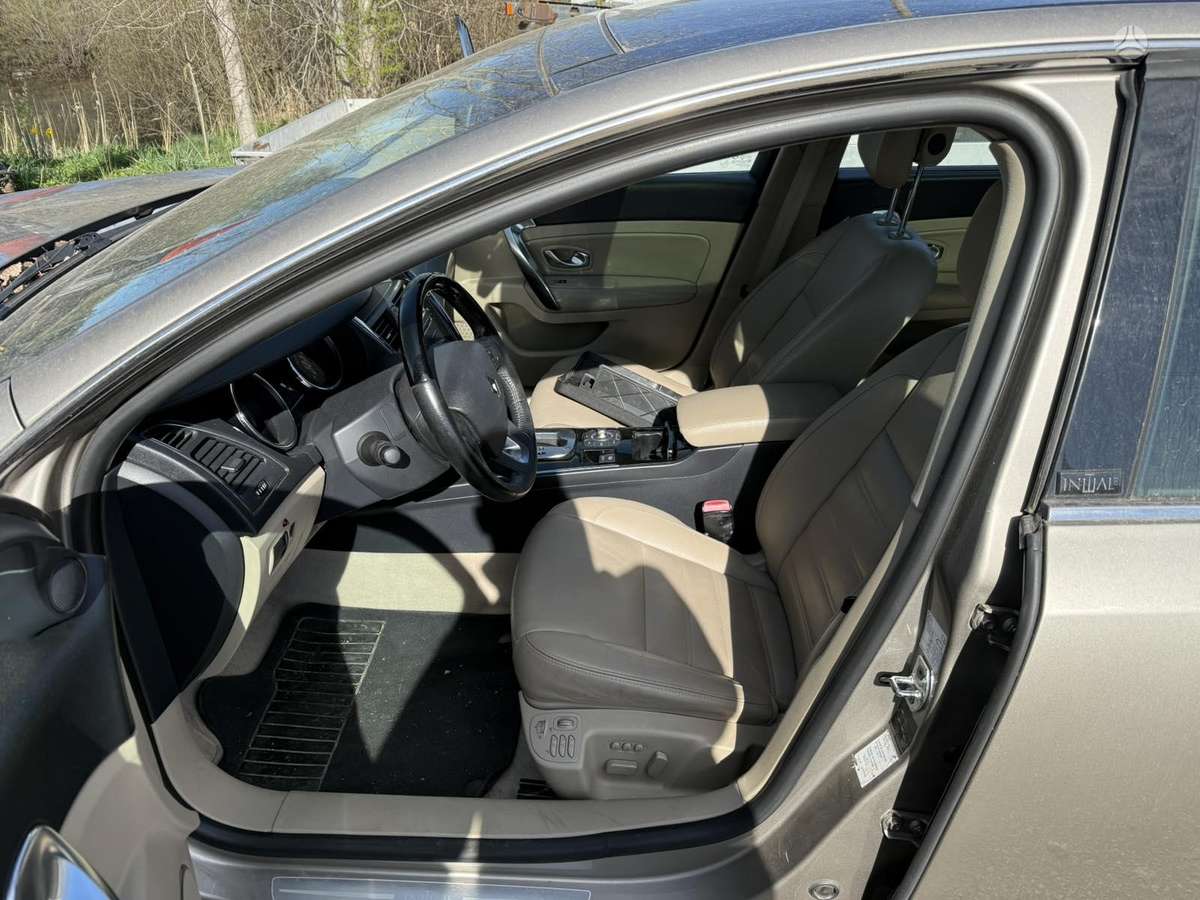 Renault Latitude for parts