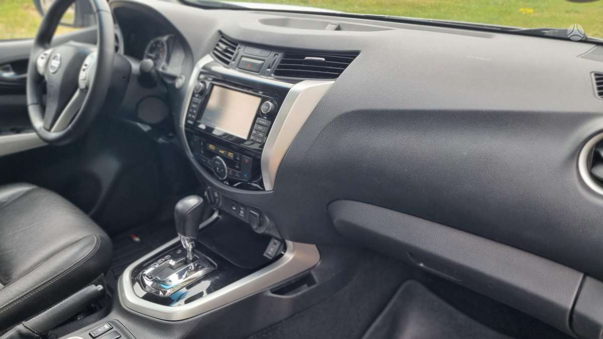 Nissan Navara, 2.3 l., Пикап