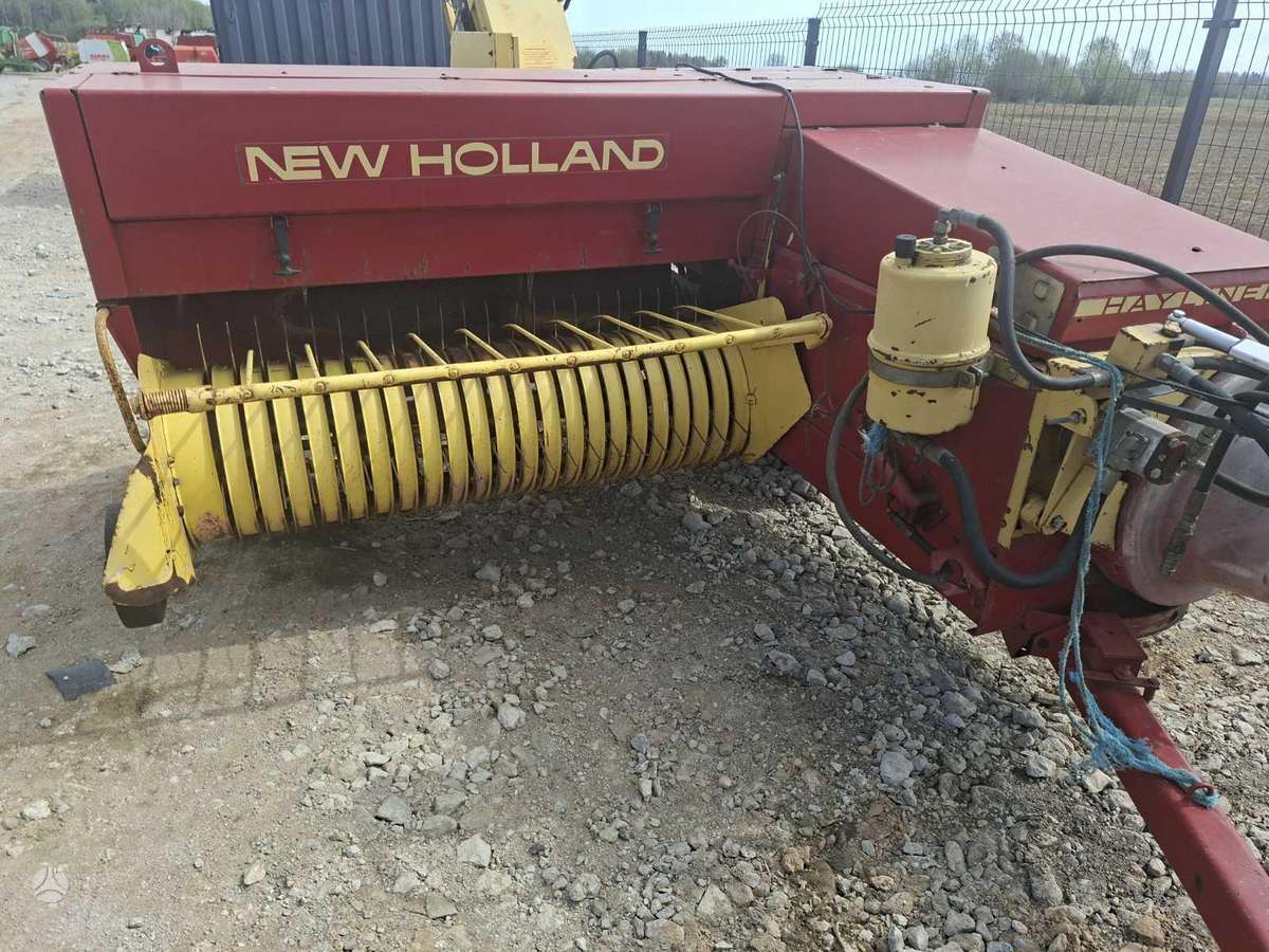 New Holland 377, balers