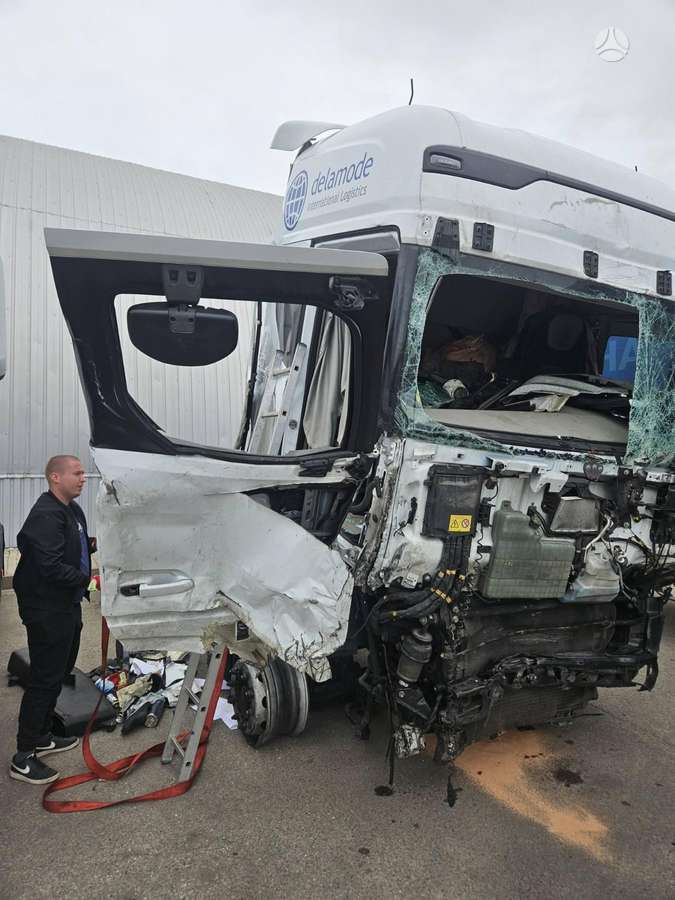 Ford F-MAX, 2 miegamosios vietos