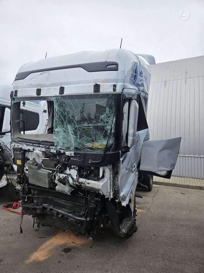 Ford F-MAX, 2 miegamosios vietos