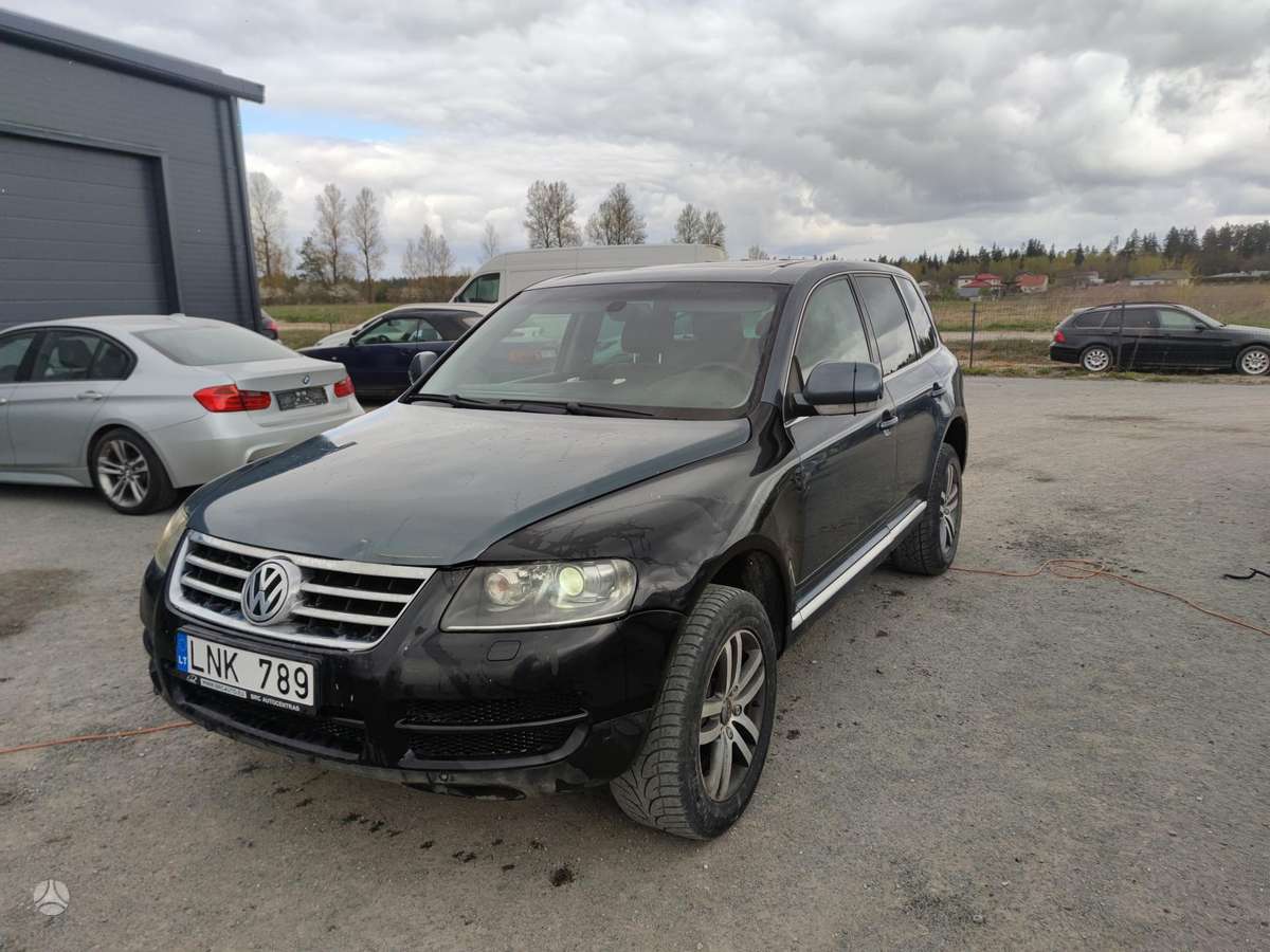 Volkswagen Touareg - 1