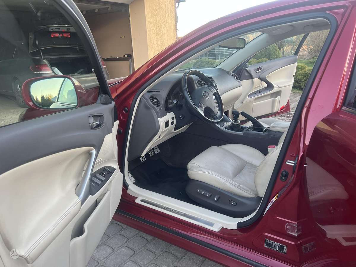 Lexus IS 220, 2.2 l., Седан