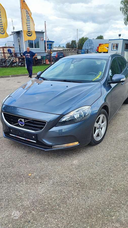 Volvo V40, 1.6 l., hatchback