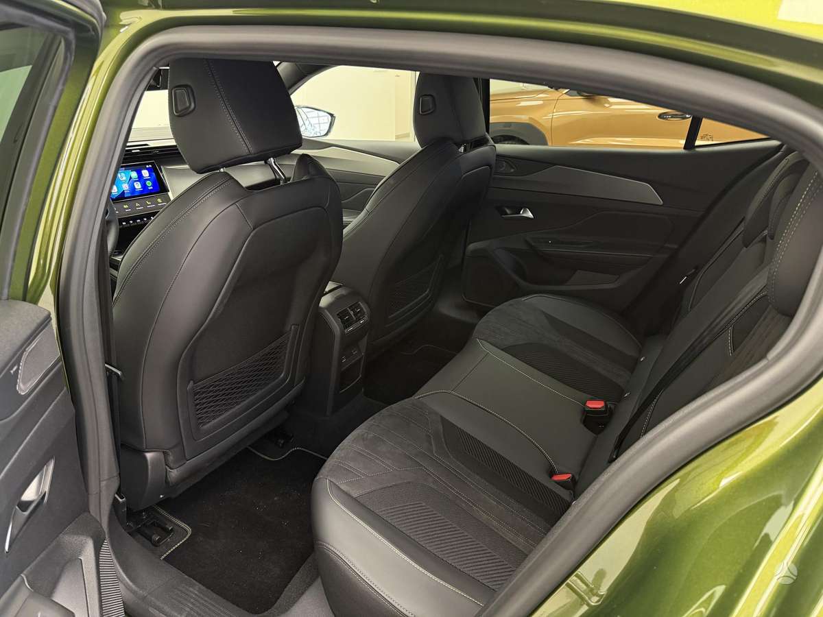 Peugeot 408 - 11