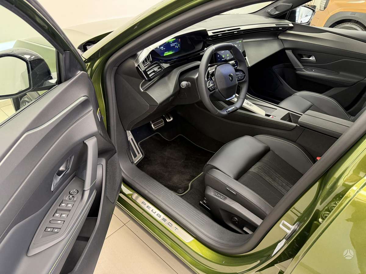 Peugeot 408 - 8