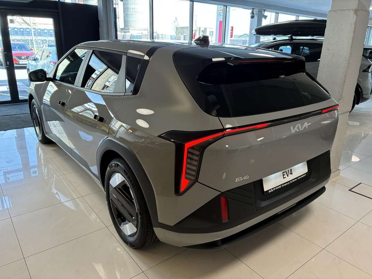 Kia EV4, 81 kWh, hatchback