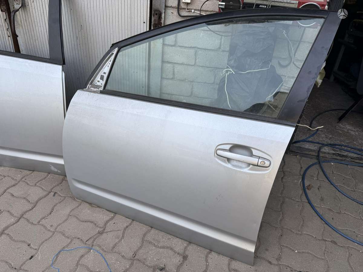 Toyota Prius двери