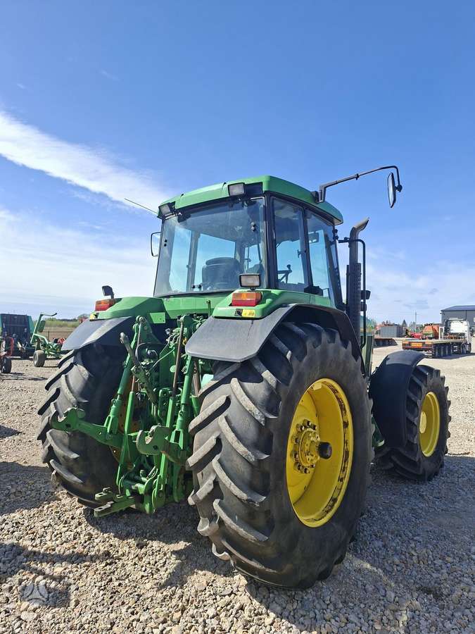 John Deere 7600, tractors