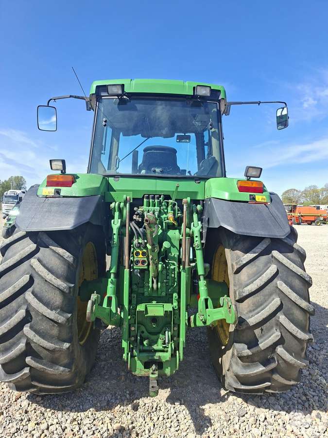 John Deere 7600, traktoriai