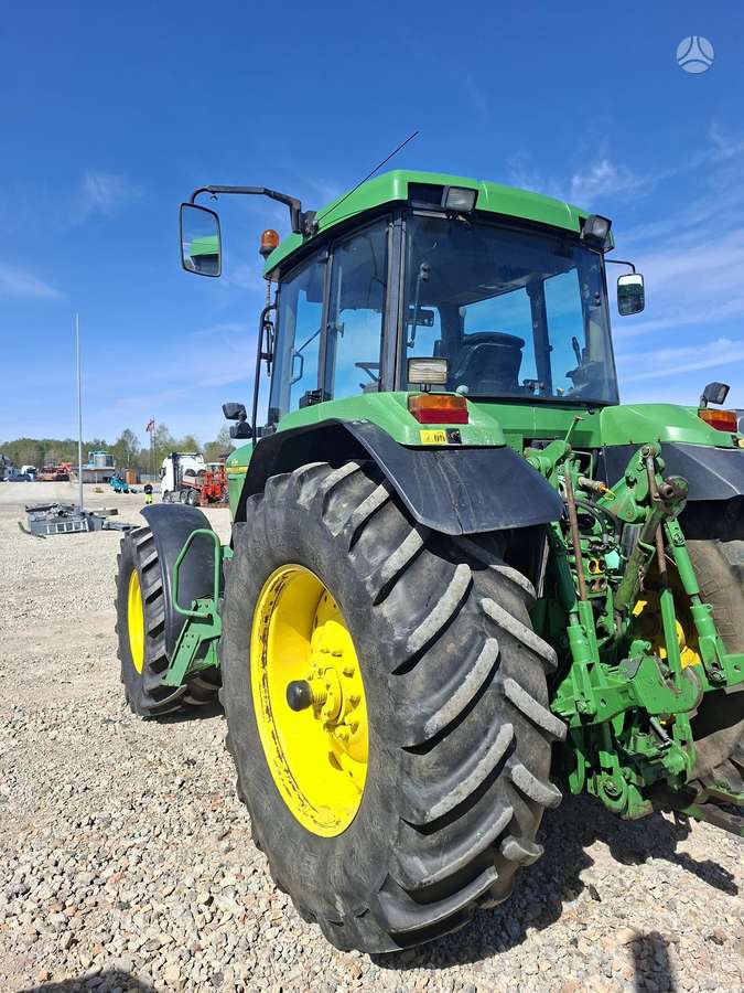 John Deere 7600, traktoriai