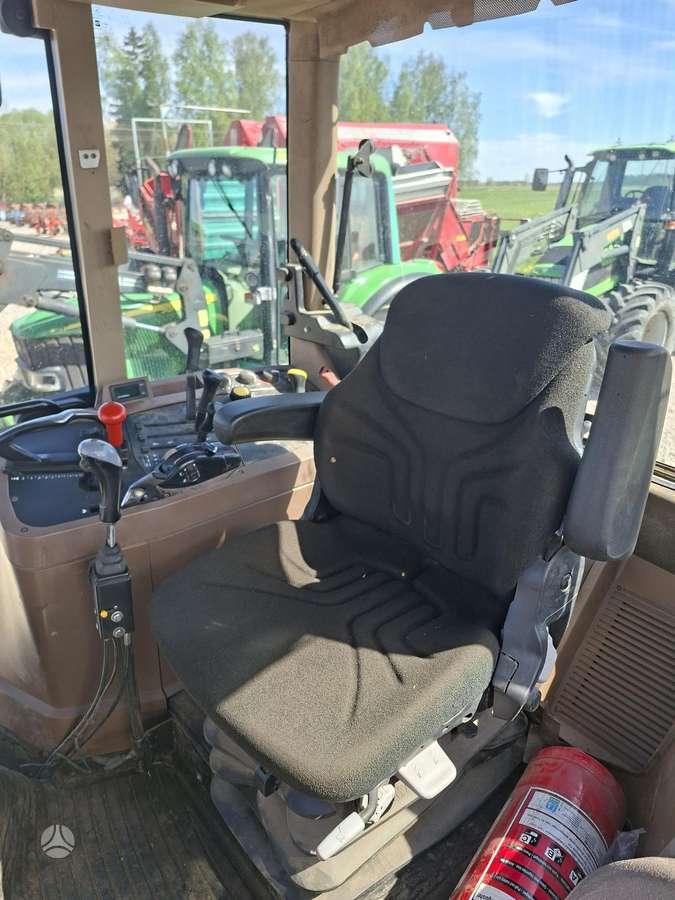 John Deere 7600, tractors