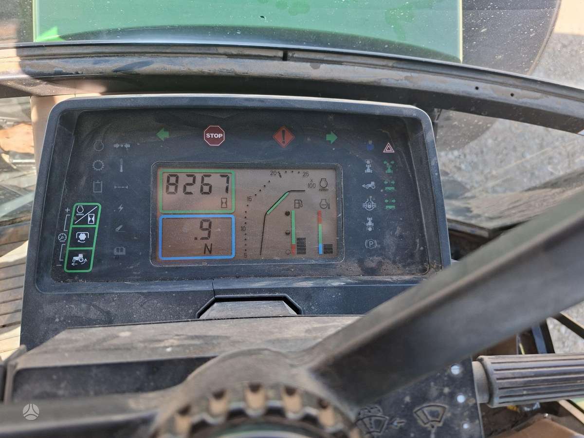 John Deere 7600, tractors