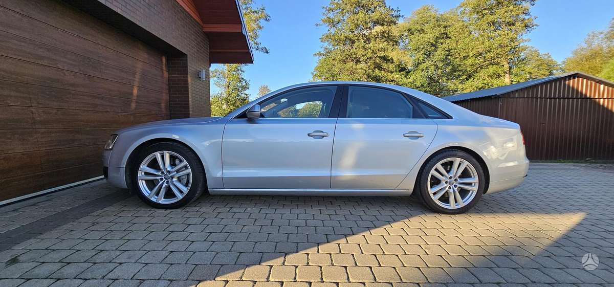 Audi A8, 4.1 l., Седан