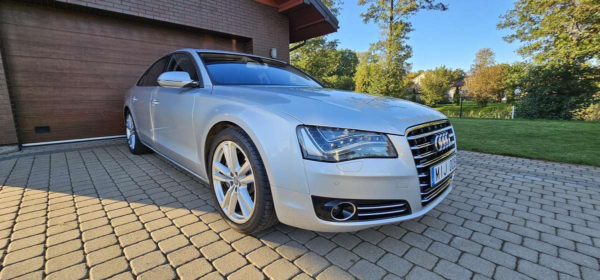 Audi A8, 4.1 l., Седан