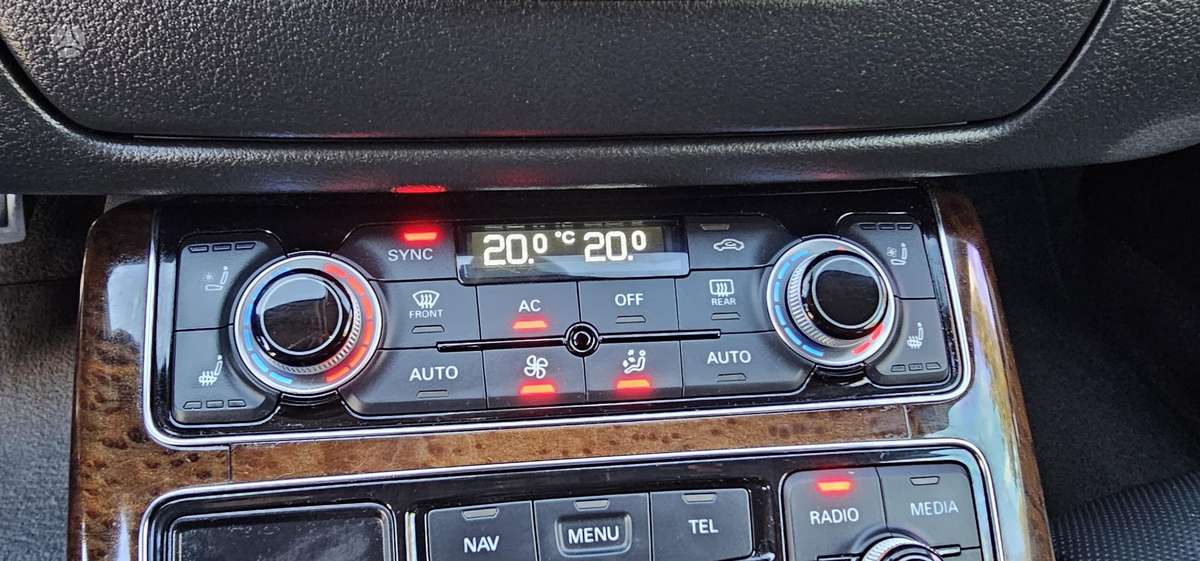 Audi A8, 4.1 l., sedanas