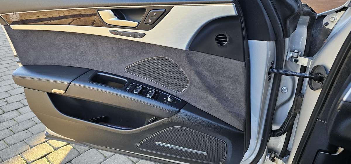 Audi A8, 4.1 l., sedanas