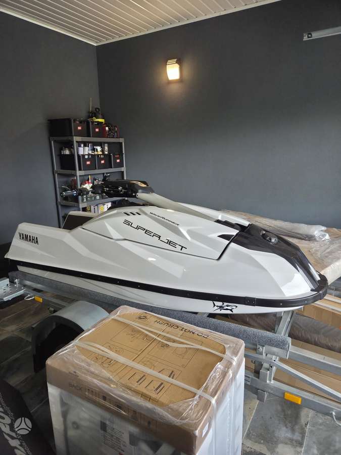 Yamaha Superjet, jet skis