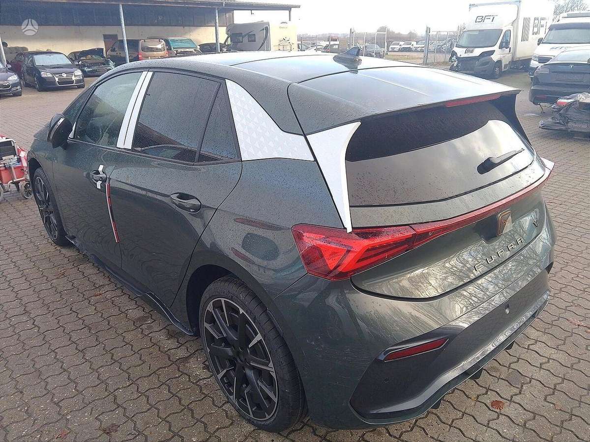 Cupra Born, 84 кВт·ч, Хэтчбек