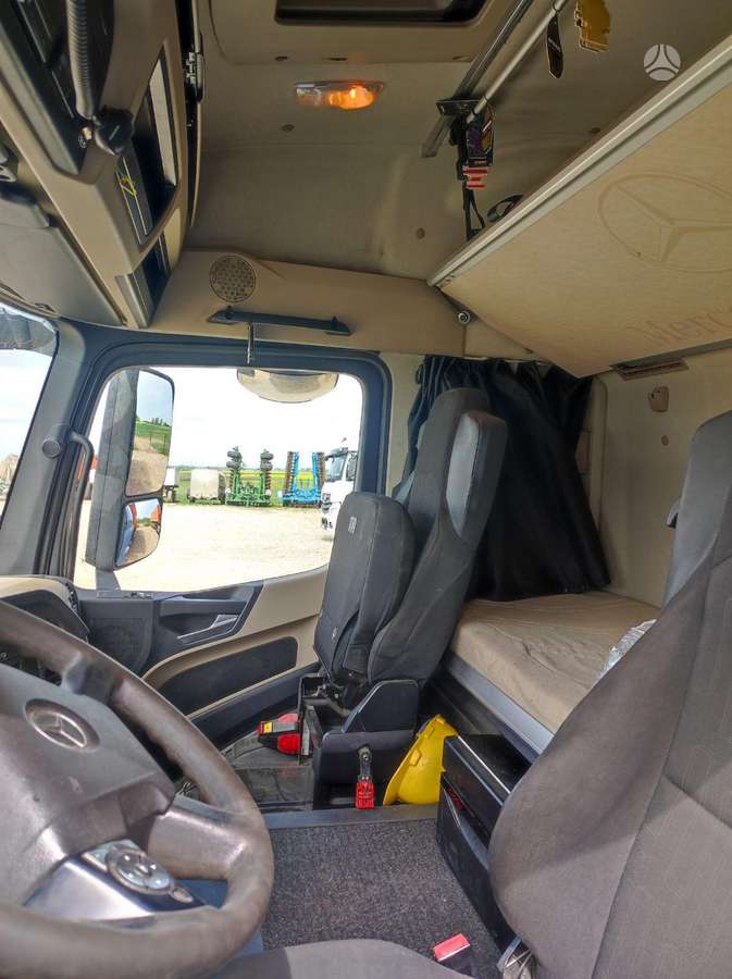 Mercedes-Benz Actros, single sleeper