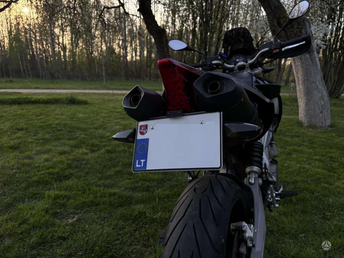 Aprilia Dorsoduro 750cc, supermoto