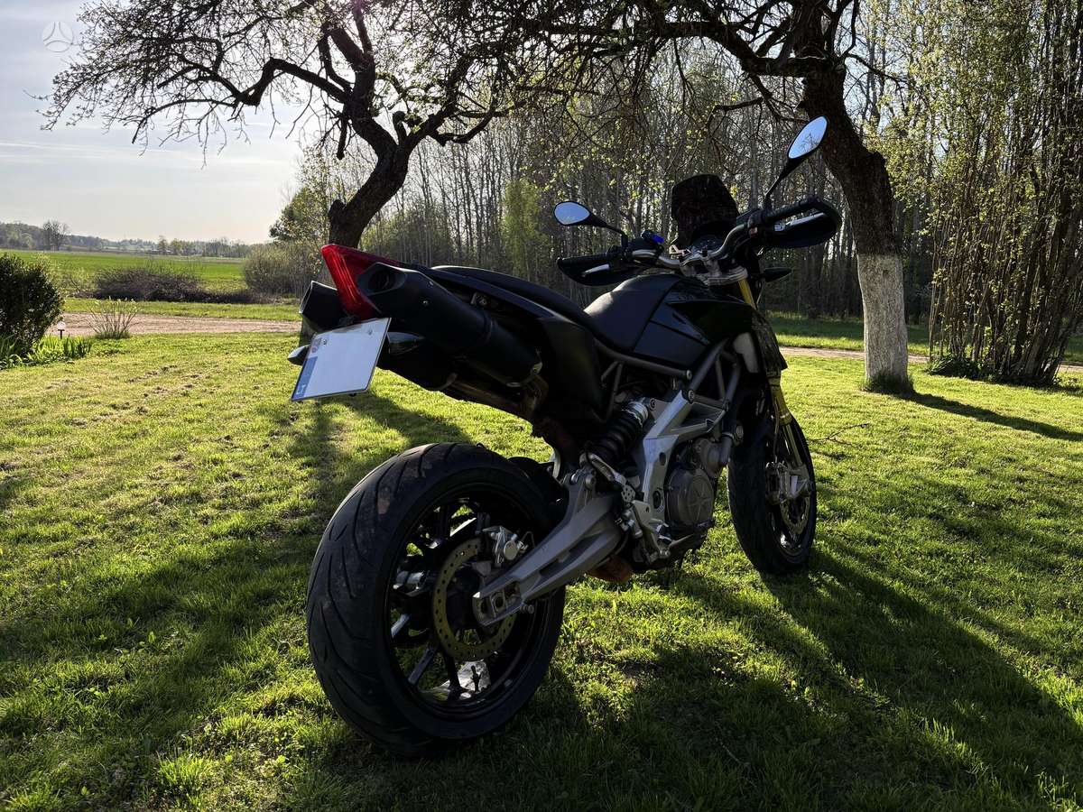 Aprilia Dorsoduro 750cc, supermoto