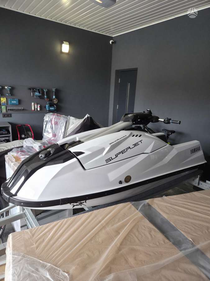 Yamaha Superjet, jet skis