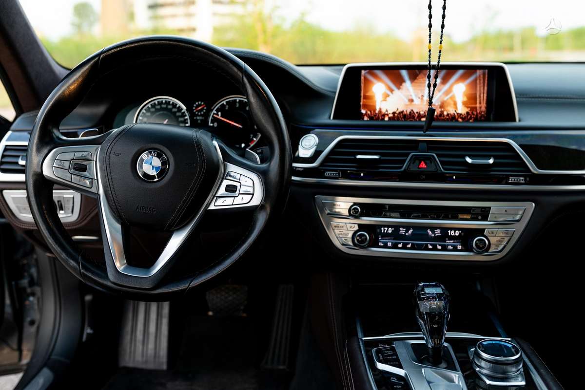 BMW 750, 4.4 l., Лимузин