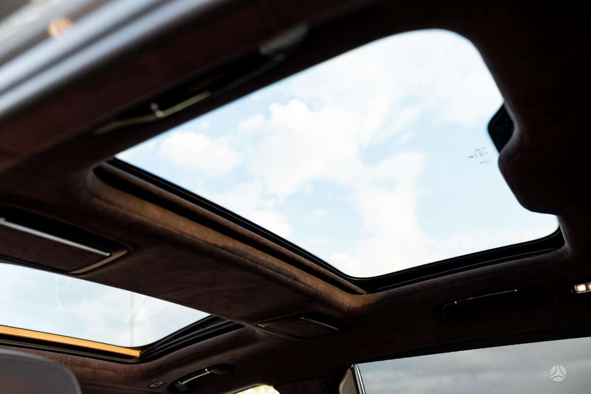 BMW 750, 4.4 l., Лимузин