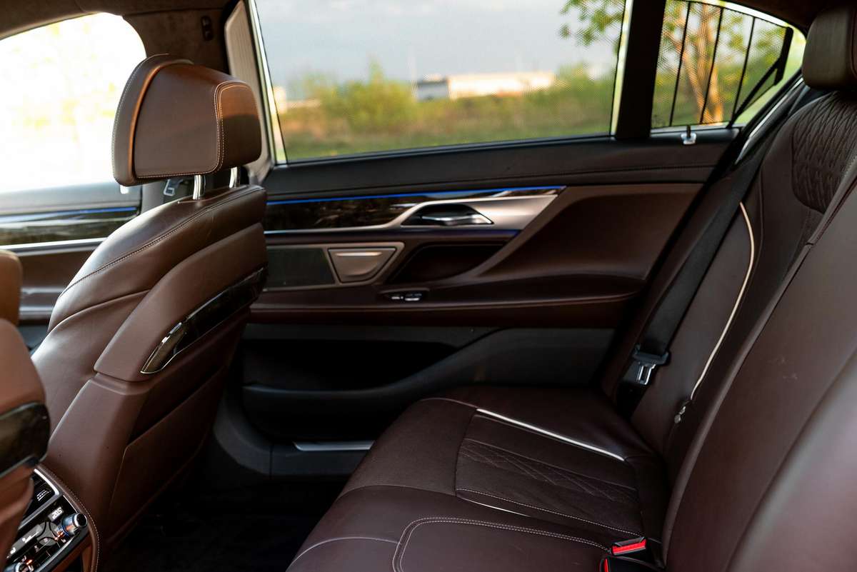 BMW 750, 4.4 l., Лимузин