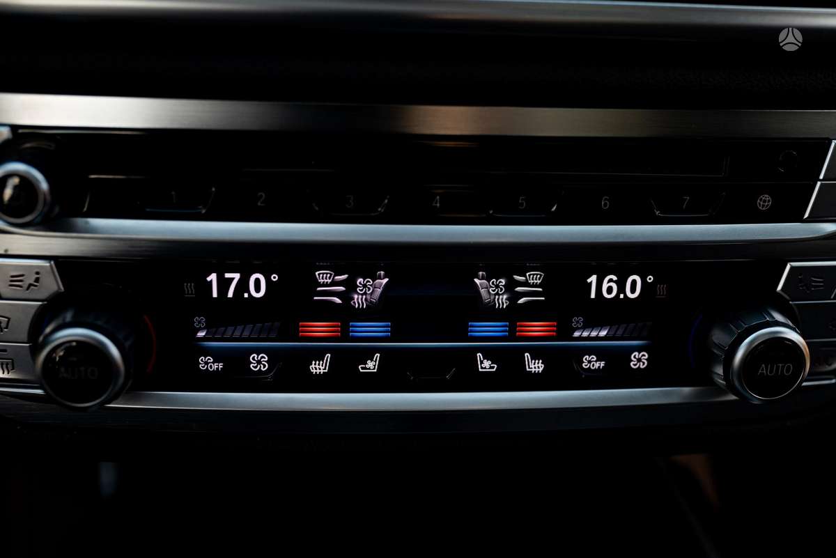 BMW 750, 4.4 l., Лимузин