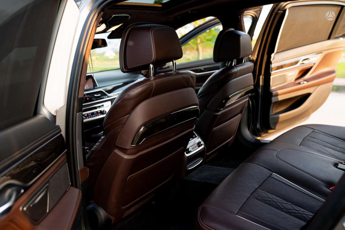 BMW 750, 4.4 l., Лимузин