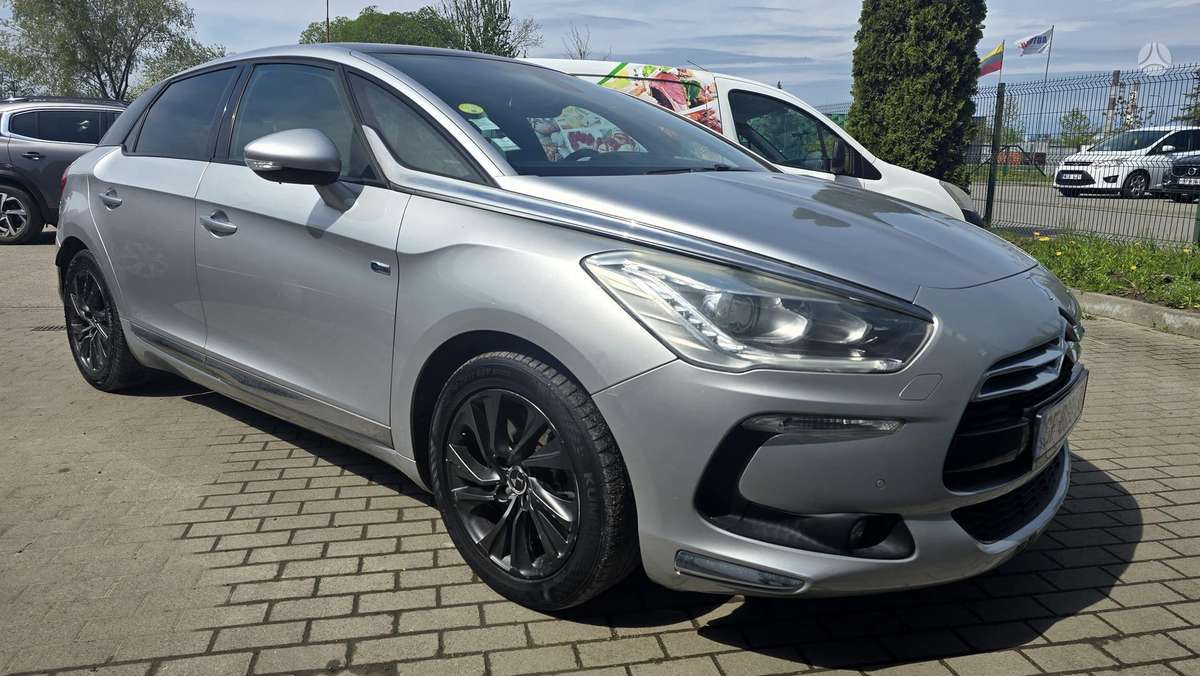 Citroen DS5, 2.0 l., hatchback