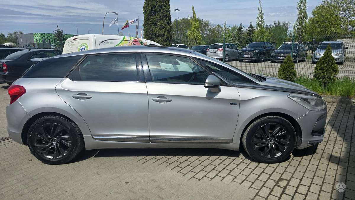 Citroen DS5, 2.0 l., hatchback