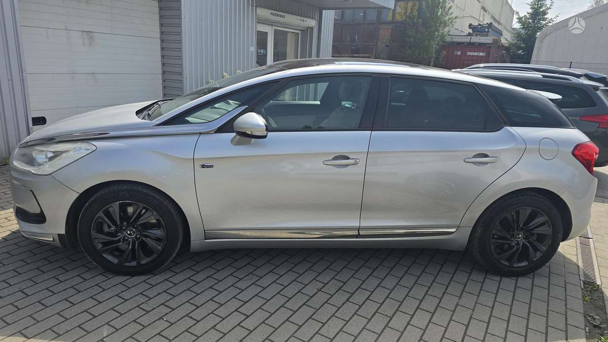 Citroen DS5, 2.0 l., hatchback